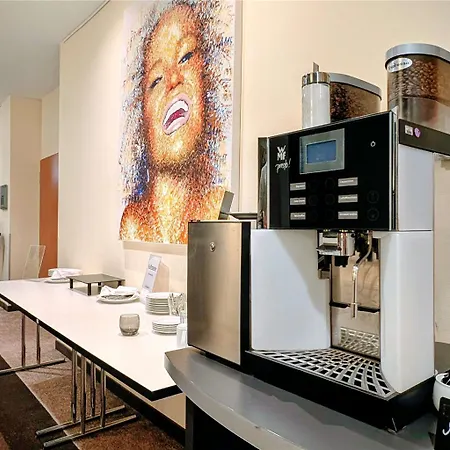 מלון Mercure Am Rathaus 3*