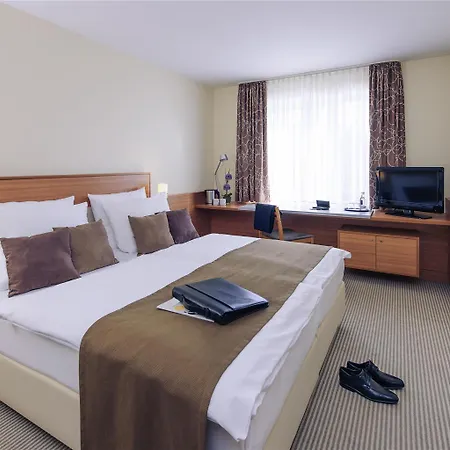 מלון Mercure Am Rathaus 3*